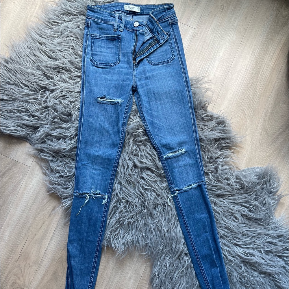 Abercrombie and Fitch distressed super skinny jeans: 0R